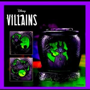 Hard to find the Villains Scentsy Warmer brand new